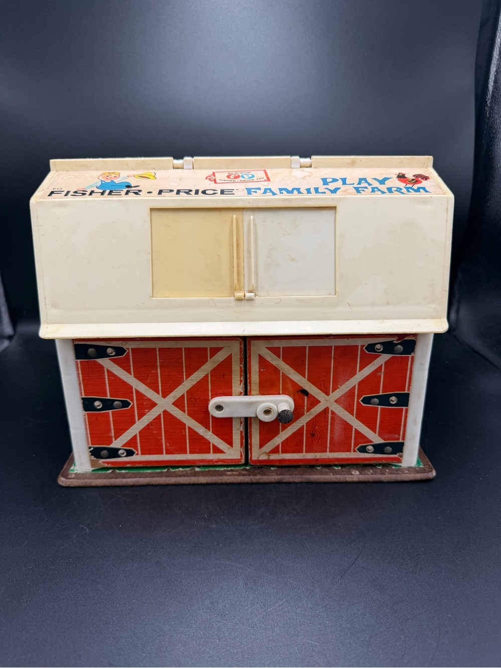 1967 Vintage Fisher Price Play Family Farm #915 Barn Opening Door Sound